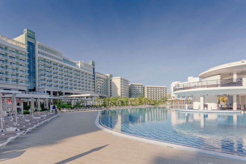 Melia Internacional Hotel Swimming Pool Bar