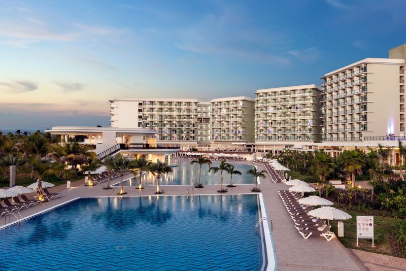 Melia Internacional Hotel Swimming Pool Evening View
