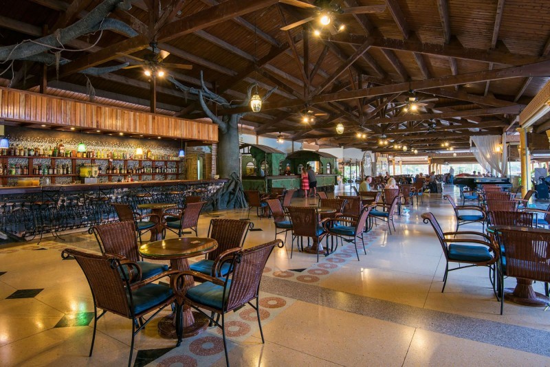Playa Pesquero Lobby Bar