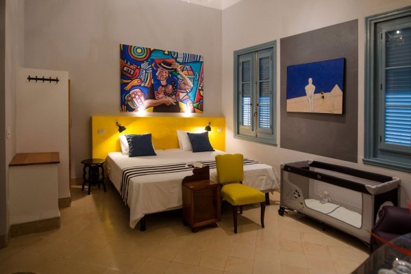 Arte Hotel Calle 2 painters themed bedroom