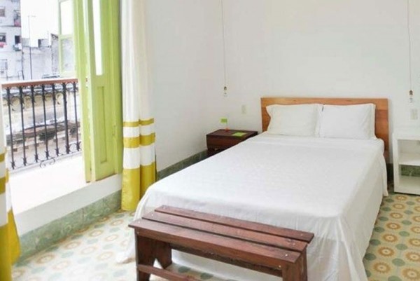 Casa Vitrales Havana bedroom with balcony